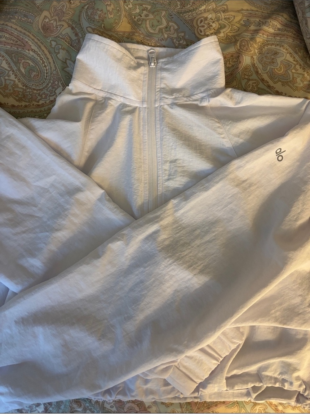 ALO Yoga Women’s White cropped windbreaker